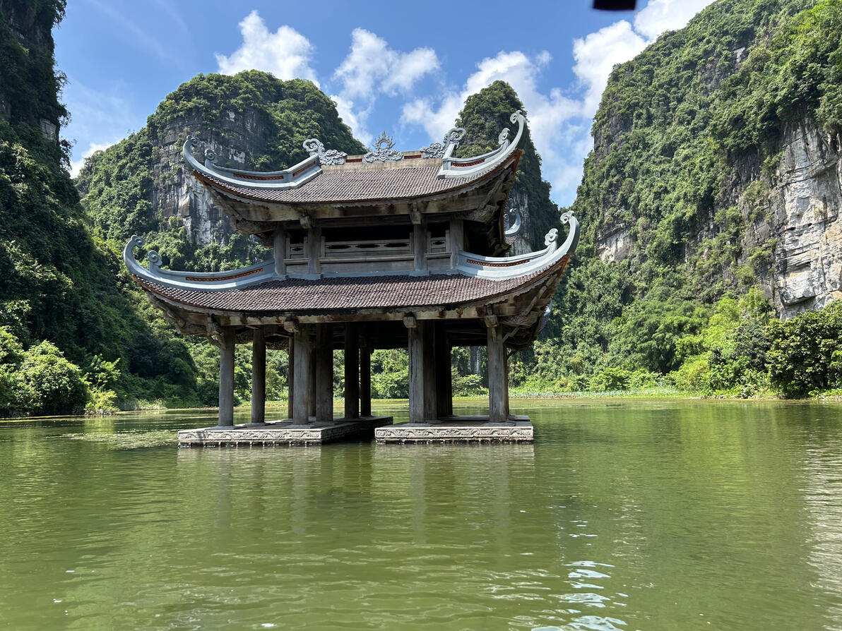 Trang an boat tour